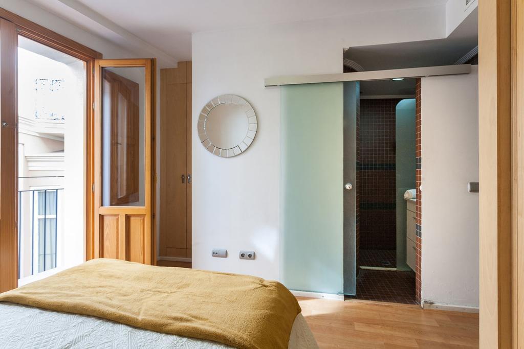 Like Apartments Lonja Валенсия Екстериор снимка