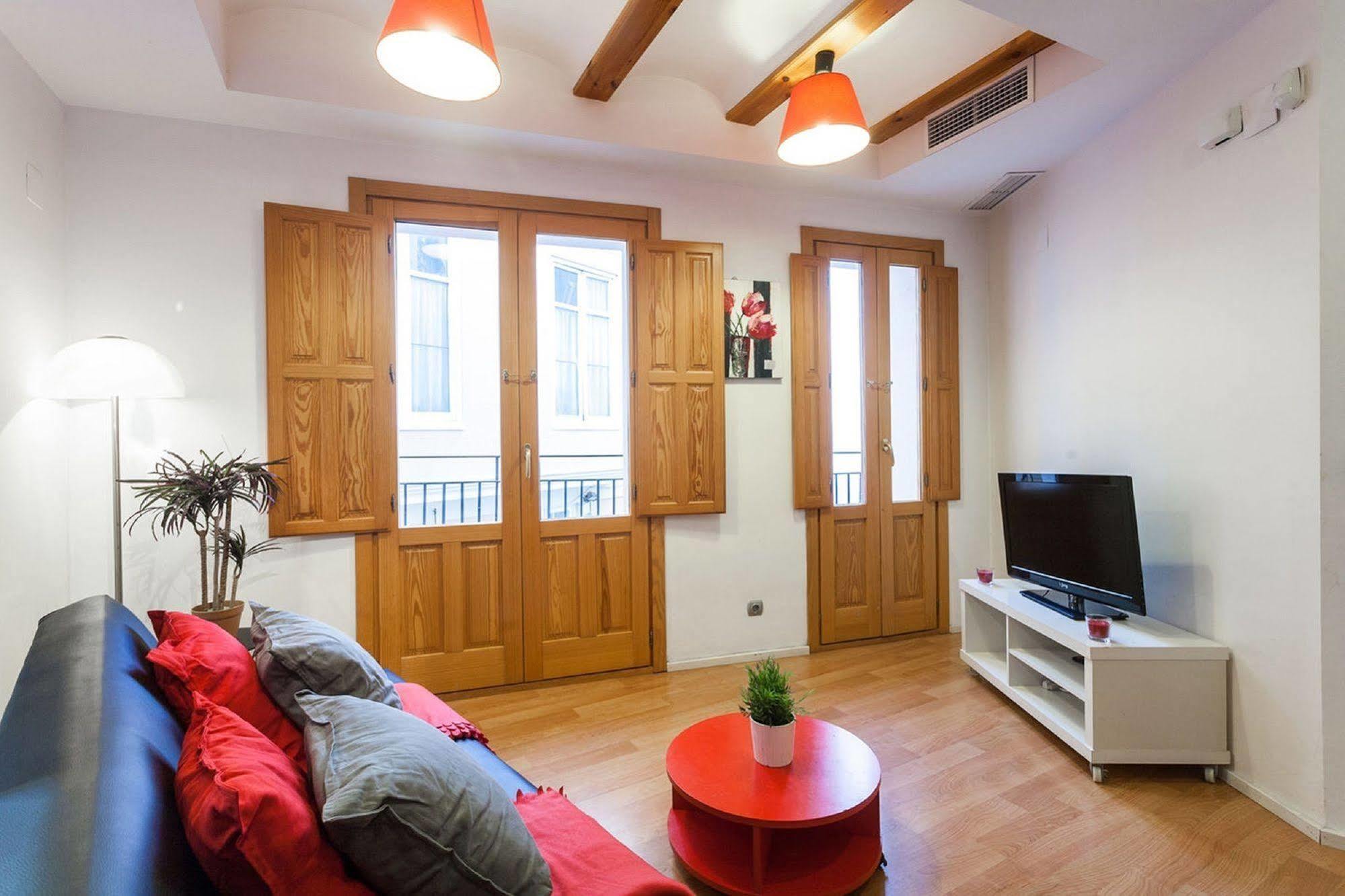 Like Apartments Lonja Валенсия Екстериор снимка